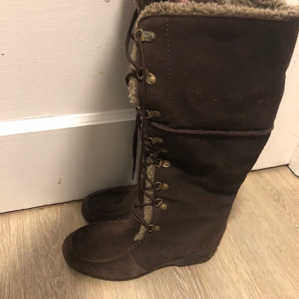 Stunning Khombu boots size 8.5 for winter or snow